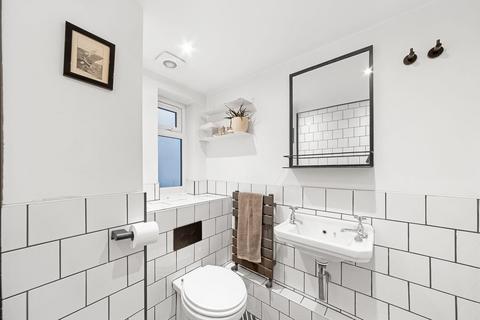 52b Woodland Road, London, SE19 1NT