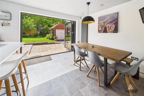 4 bedroom detached house for sale, Essex Drive, Swadlincote DE11