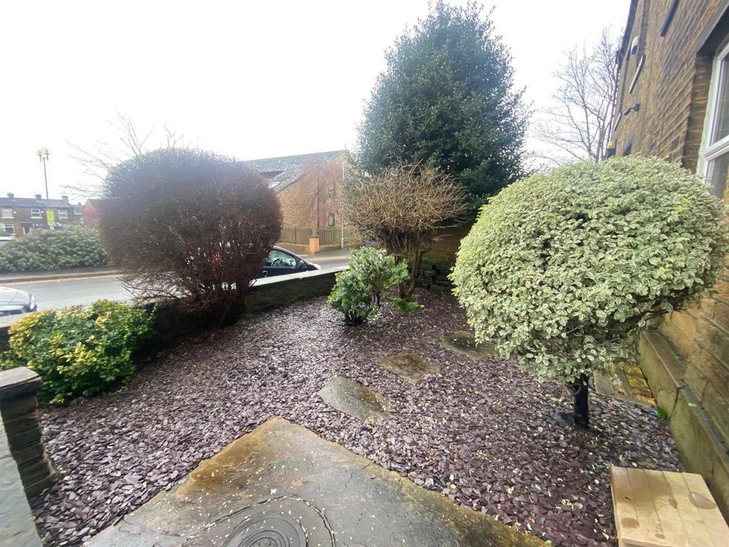 FRONT GARDEN.jpg