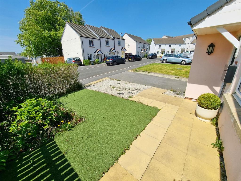 Front garden.jpg