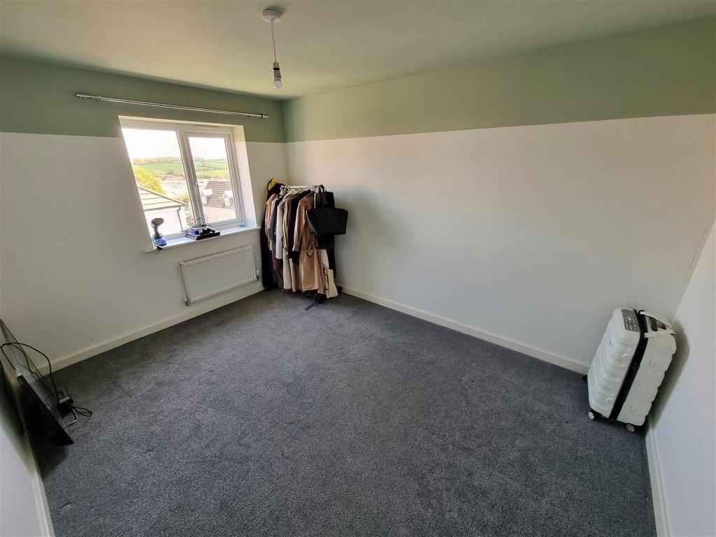 Bed 3.jpg