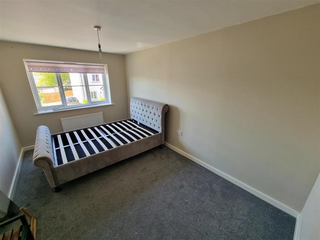 Bed 2.jpg