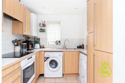 2 bedroom flat for sale, Doulton Gardens, Poole BH14