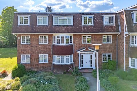 16 Buckingham Close, Hornchurch, RM11 2QS