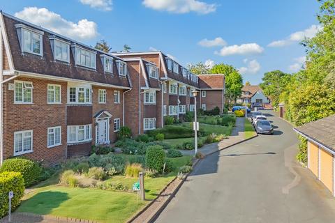 16 Buckingham Close, Hornchurch, RM11 2QS