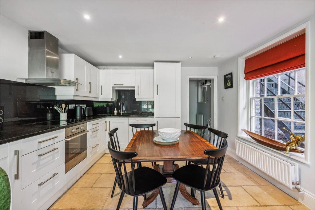 91653 Flat 2 11 St Nicholas Road(10).jpg