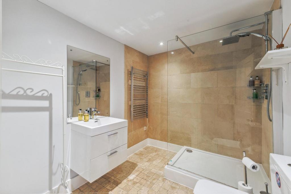 91653 Flat 2 11 St Nicholas Road(16).jpg