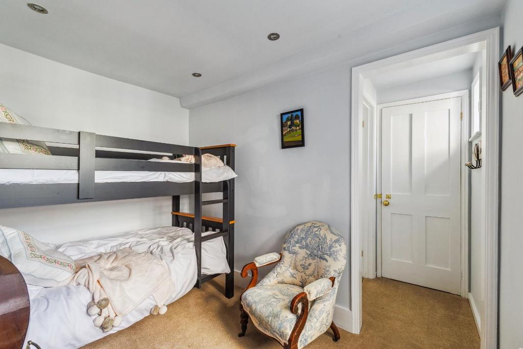 91653 Flat 2 11 St Nicholas Road(15).jpg