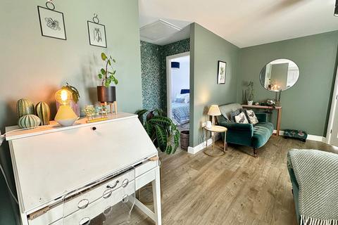 2 bedroom flat for sale, Northampton NN5