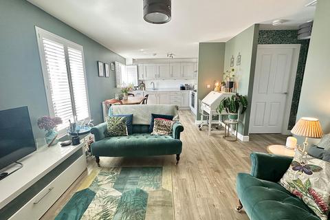 2 bedroom flat for sale, Northampton NN5