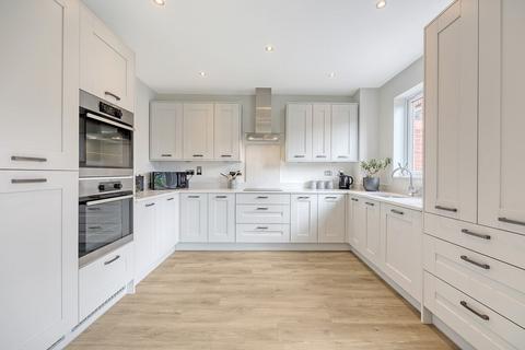 3 bedroom detached house for sale, Dixon Link, Langdon Hills, Basildon, Essex, SS16 5NS