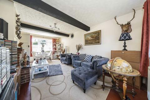 2 bedroom bungalow for sale, Foxholes, Weybridge KT13