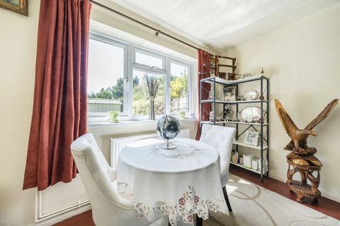 2 bedroom bungalow for sale, Foxholes, Weybridge KT13