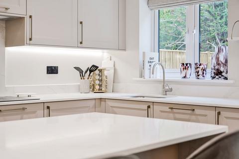 4 bedroom semi-detached house for sale, Surrey RH19