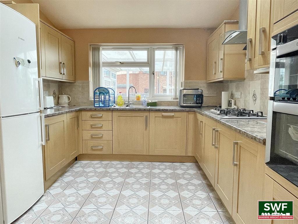 Kitchen1.jpg