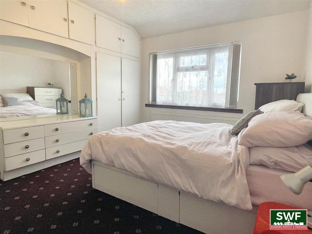 Bed2.jpg
