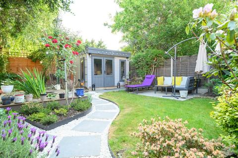 Highfield Road, WALTON-ON-THAMES, KT12