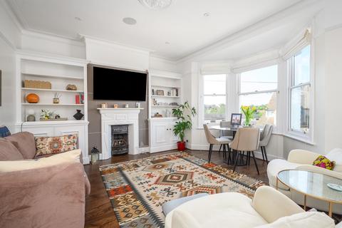 2 bedroom apartment for sale, Highfield Road, WALTON-ON-THAMES, KT12