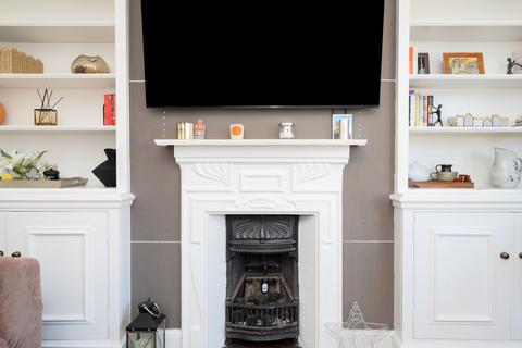 2 bedroom apartment for sale, Highfield Road, WALTON-ON-THAMES, KT12