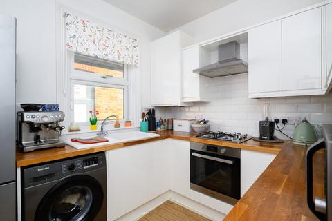 2 bedroom apartment for sale, Highfield Road, WALTON-ON-THAMES, KT12