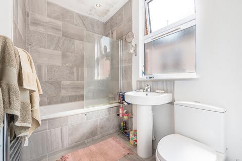 3 bedroom flat to rent, Acton Lane, Chiswick Park, London W4