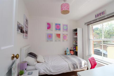 35 Fleet Road, Fleet, GU51 3PJ