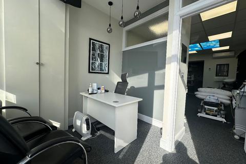 Shop to rent, North Street, Hornchurch