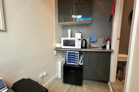 Shop to rent, North Street, Hornchurch