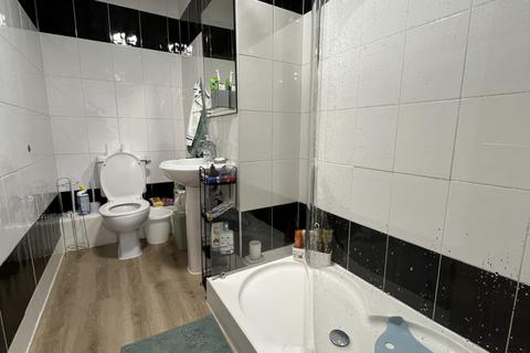 2 bedroom flat to rent, Plymouth Grove, Manchester M13