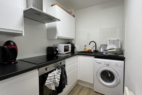 2 bedroom flat to rent, Plymouth Grove, Manchester M13