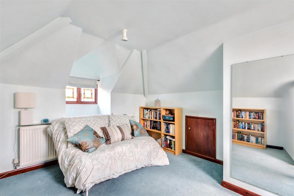 Loft Room 1.jpeg