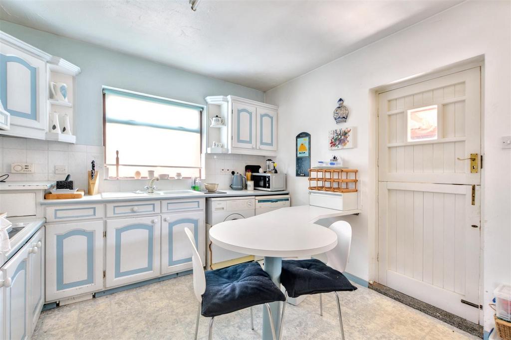 Kitchen 1.jpeg