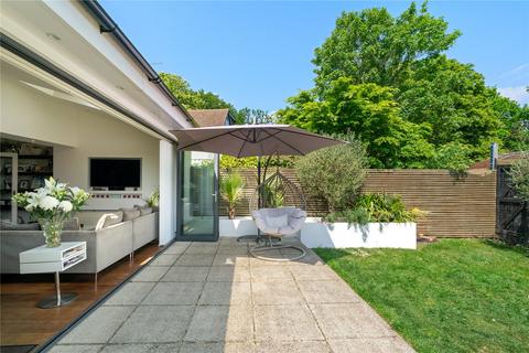 8 Onslow Close, Thames Ditton, KT7 0JH