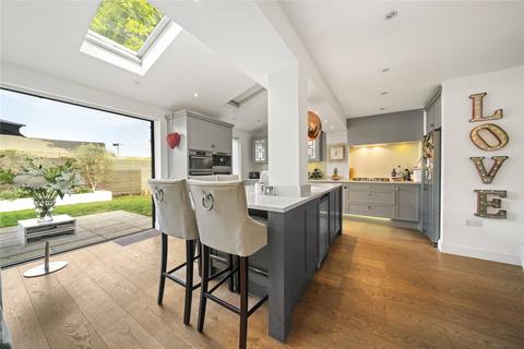 8 Onslow Close, Thames Ditton, KT7 0JH