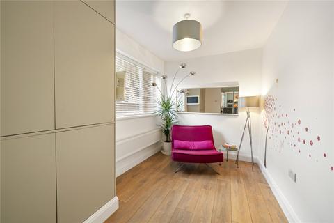 8 Onslow Close, Thames Ditton, KT7 0JH