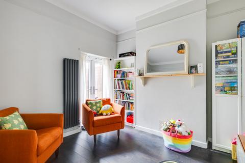 4 bedroom terraced house for sale, Gillingham Road, Cricklewood, NW2