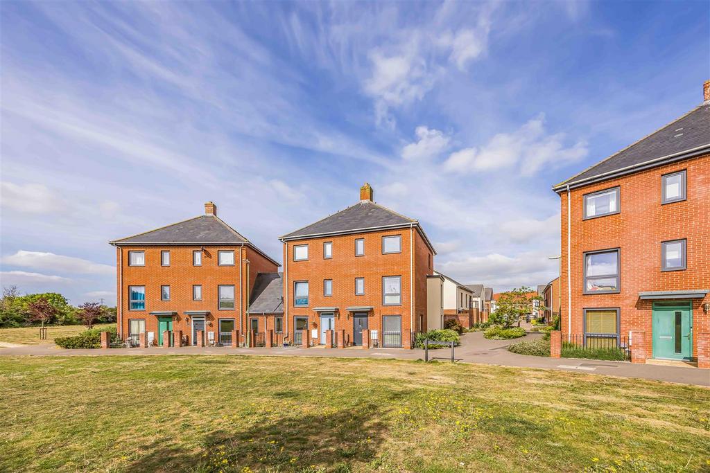 7 Radnor Way Denmead-Small-Portico Marketing-Sold By