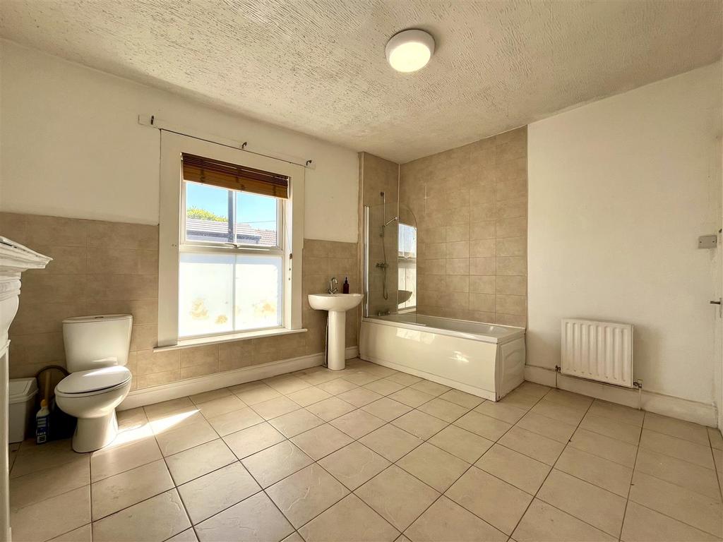 Bathroom Aspect 2
