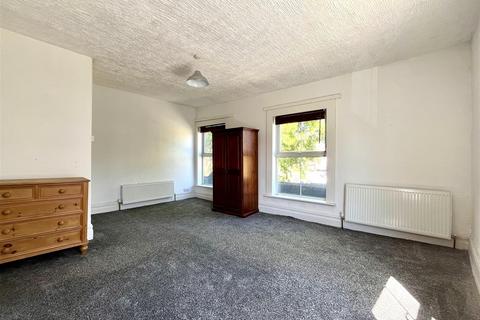 2 bedroom apartment to rent, Northenden Road, Sale
