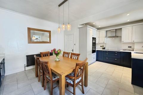 4 bedroom terraced house for sale, Grange Road, Cleckheaton, BD19