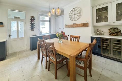 4 bedroom terraced house for sale, Grange Road, Cleckheaton, BD19