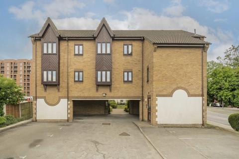 Colindeep Lane, London NW9