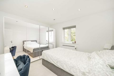 2 bedroom flat for sale, Colindeep Lane, London NW9