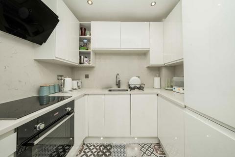 2 bedroom flat for sale, Colindeep Lane, London NW9