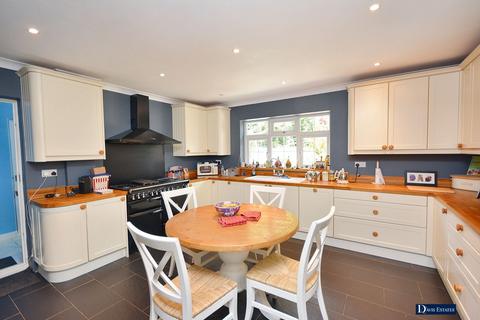 5 bedroom detached house for sale, Yevele Way, Emerson Park, Hornchurch, RM11