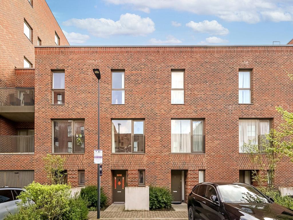 Delamotte Close
