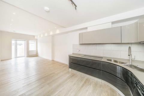 2 bedroom flat to rent, Woodland Way, London NW7
