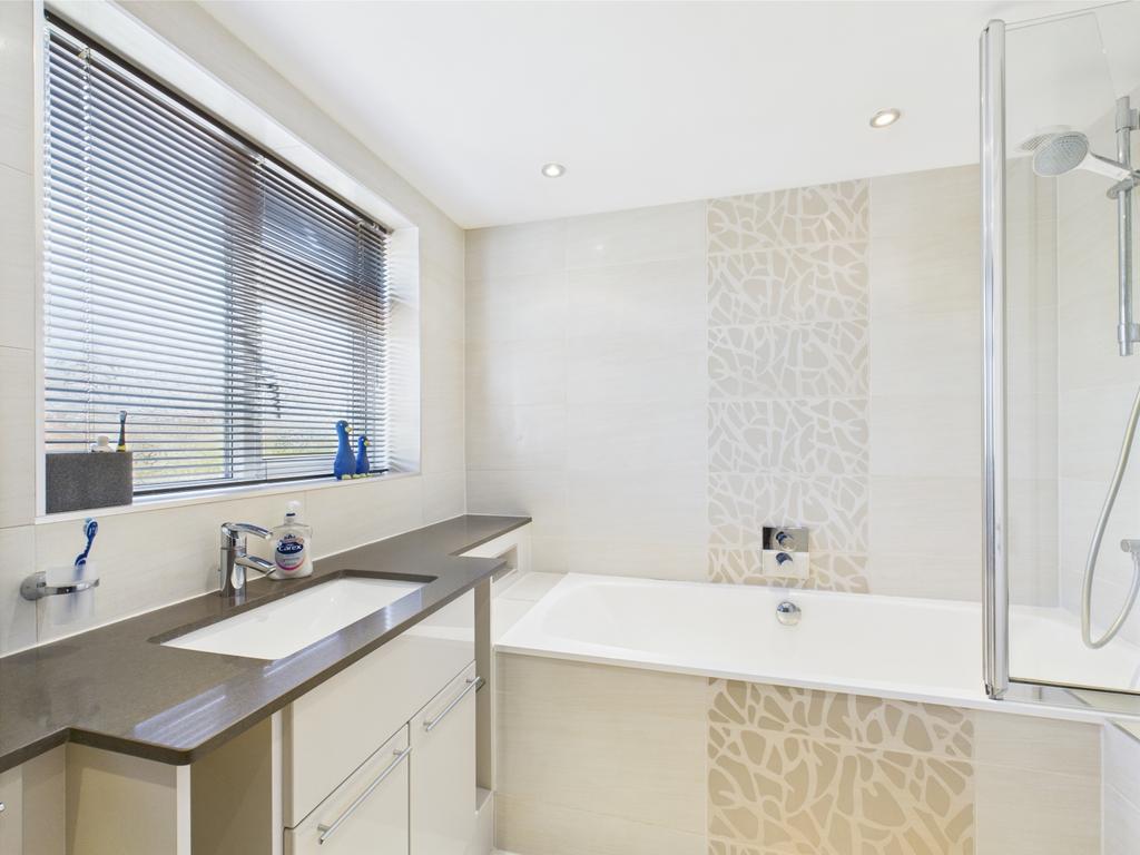 Cam03729 g0 pr0051 still033