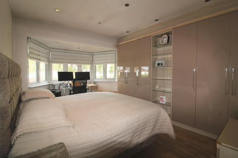 3 bedroom semi-detached house for sale, Gloucester Gardens, BARNET EN4