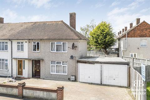 3 bedroom end of terrace house for sale, Tufter Road, Chigwell